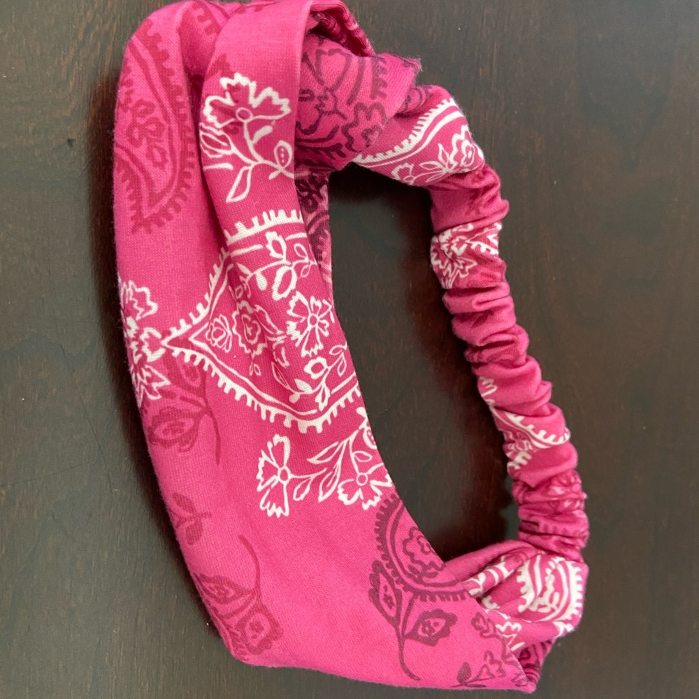 Francesca’s pink & white floral headband🌷